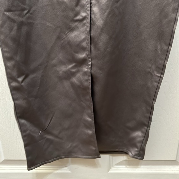 Prettylittlething dress. NWT Gray. Spaghettis straps. Midi length. Size 6 - Picture 4 of 9